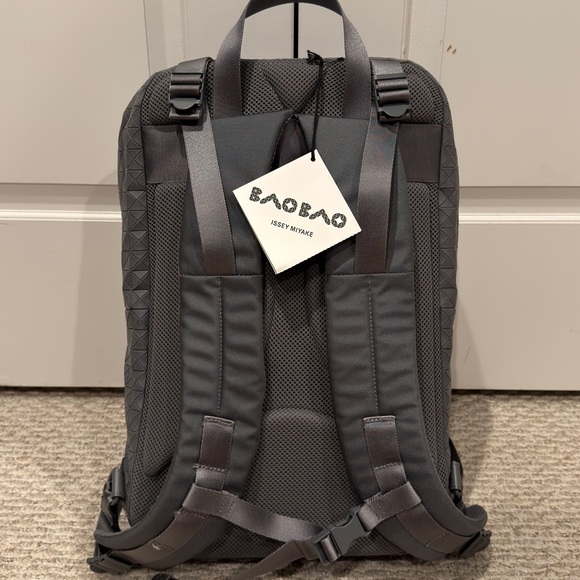 BAO BAO ISSEY MIYAKE Matte Grey Geometric Large Liner Backpack LNWT - Picture 2 of 7